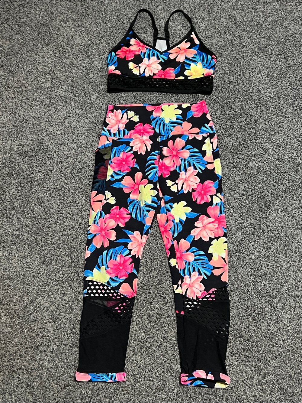 VS PINK Leggings and Sport Bra Size Medium EUC